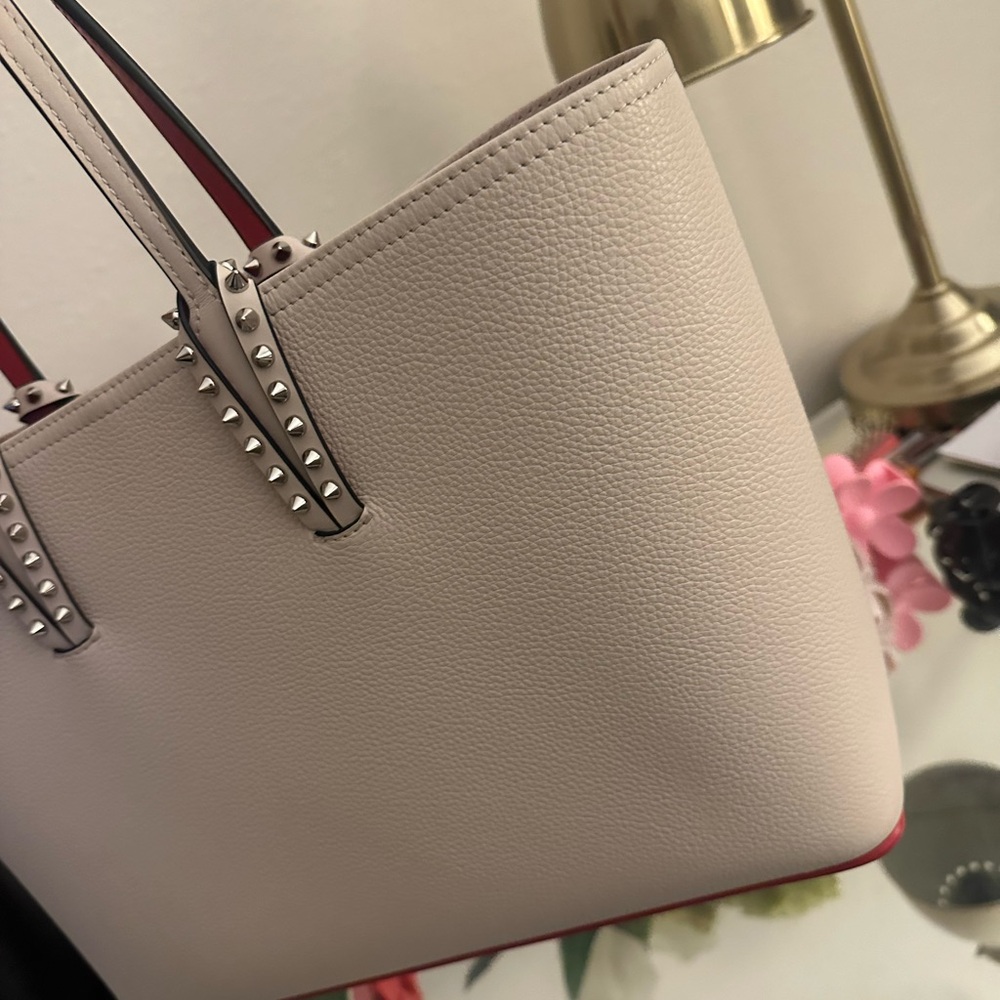 Christian Louboutin - Picture 8 of 14